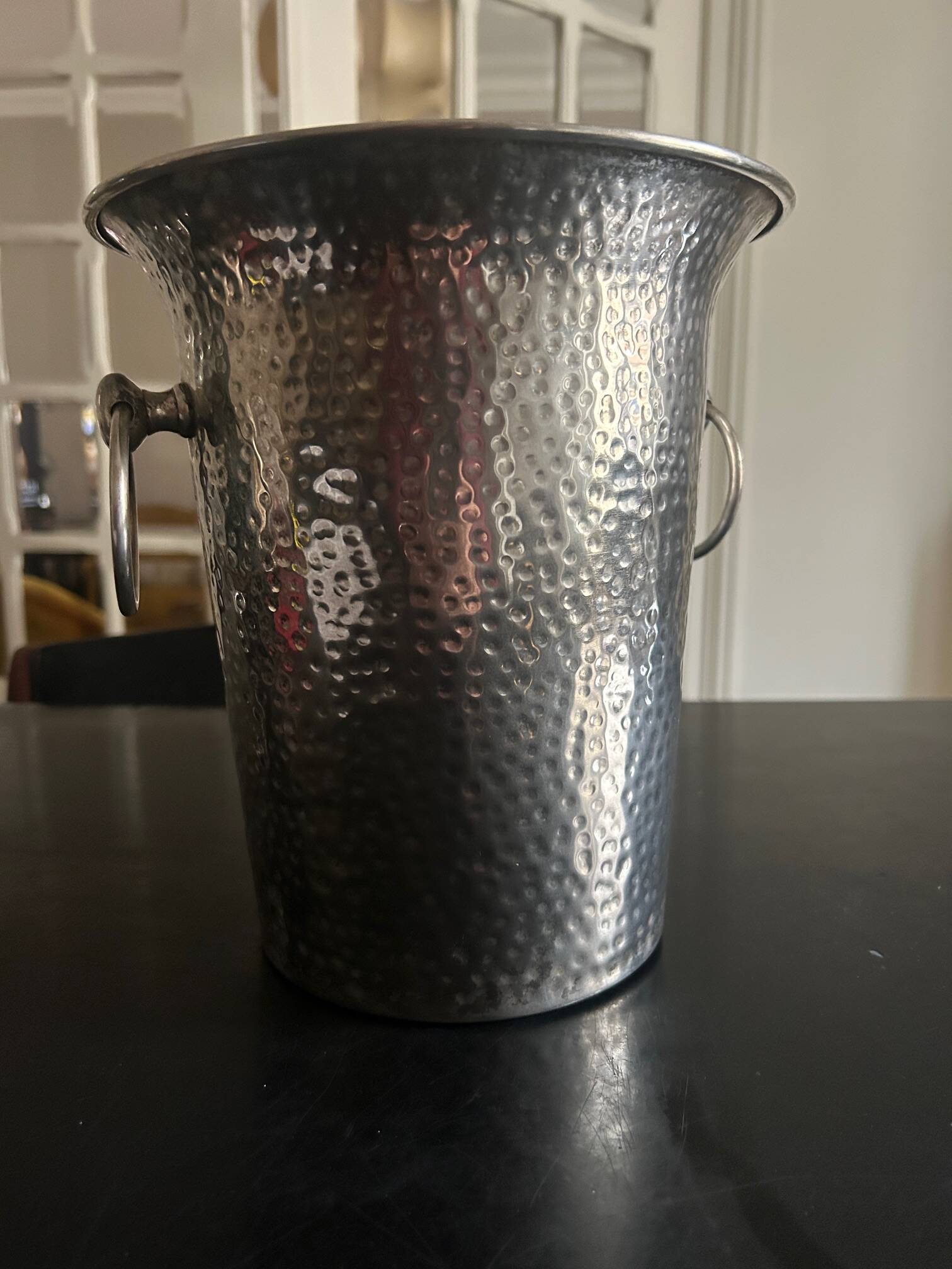 seau à champagne en métal martelé