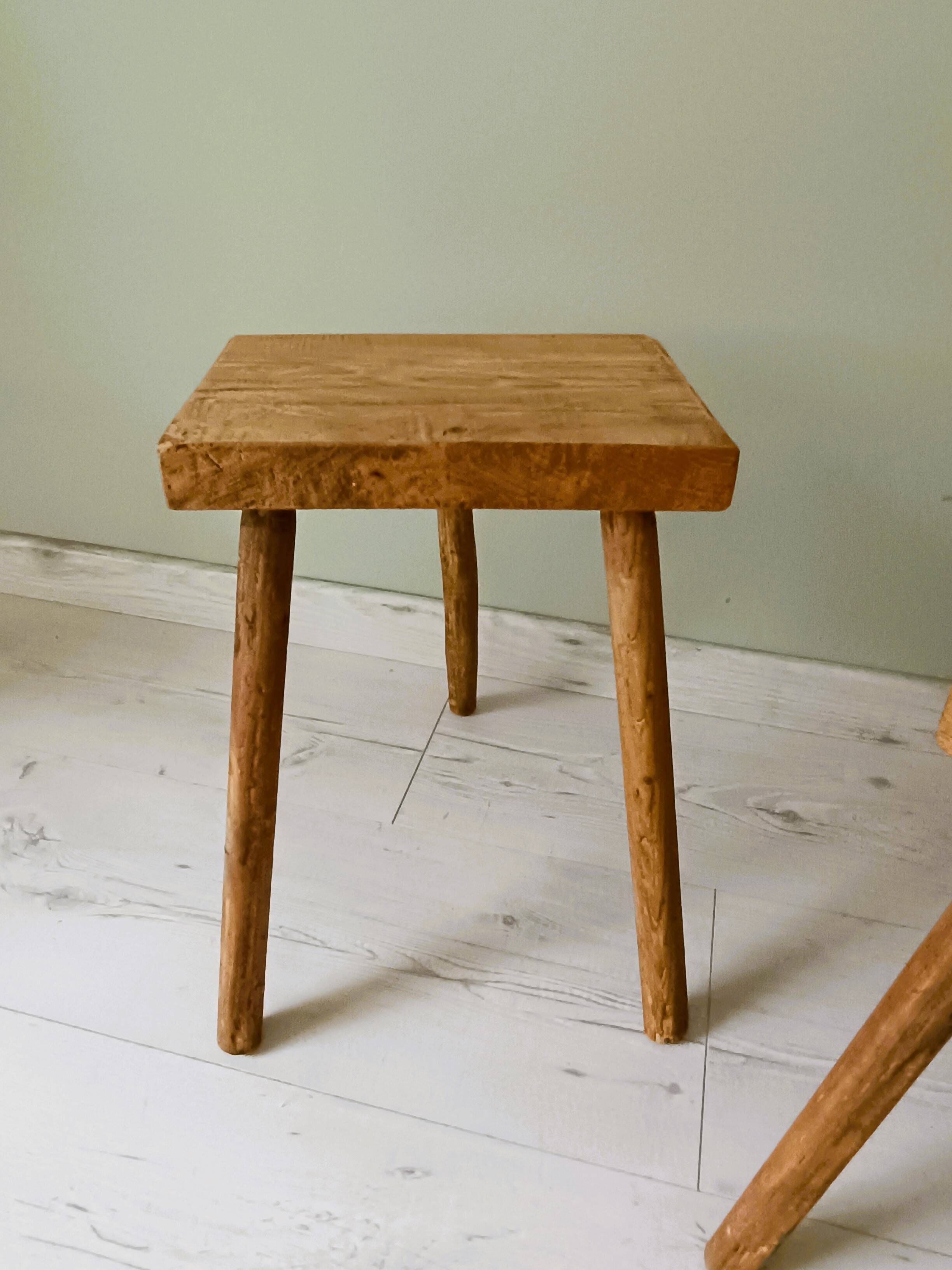 Lot de 3 petits tabourets tripodes