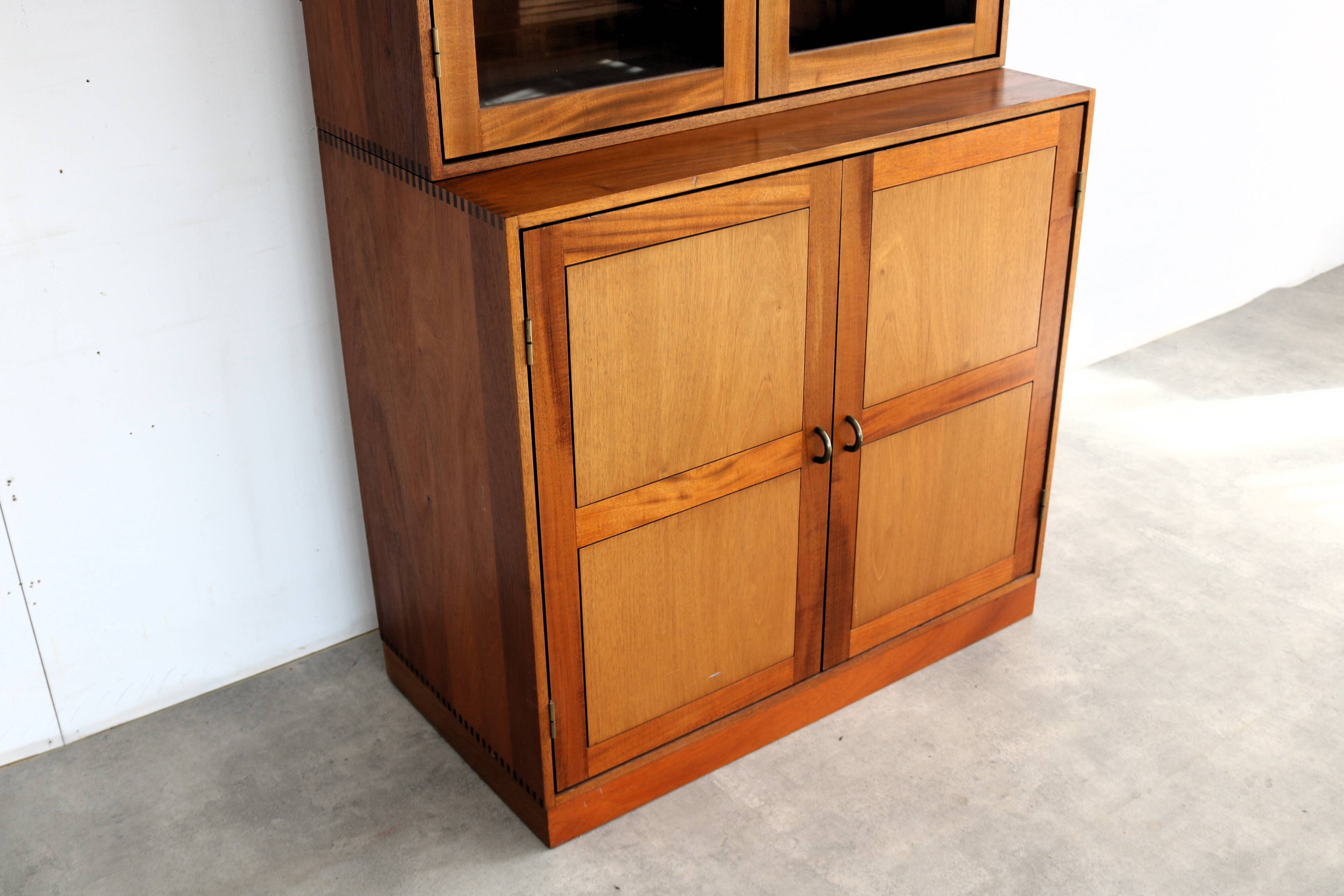 vintage wall cabinet | display cabinet | C. Hvidt