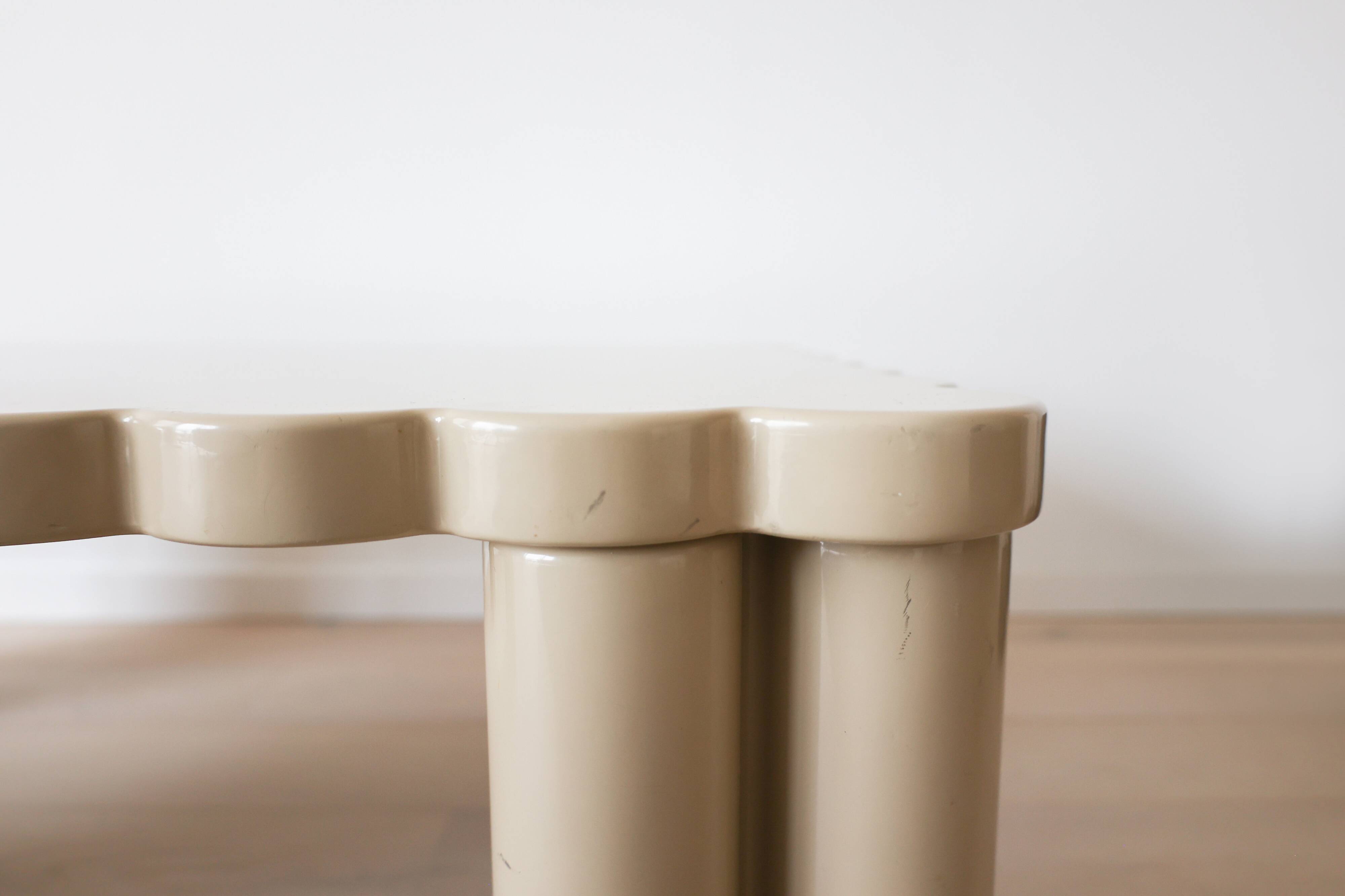 Italian scalloped coffee table in beige lacquer, 1980s