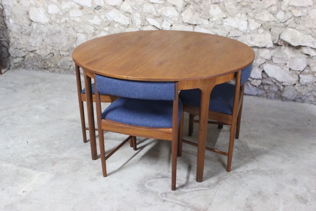 Set dining table 4 chairs by publisher McIntosh