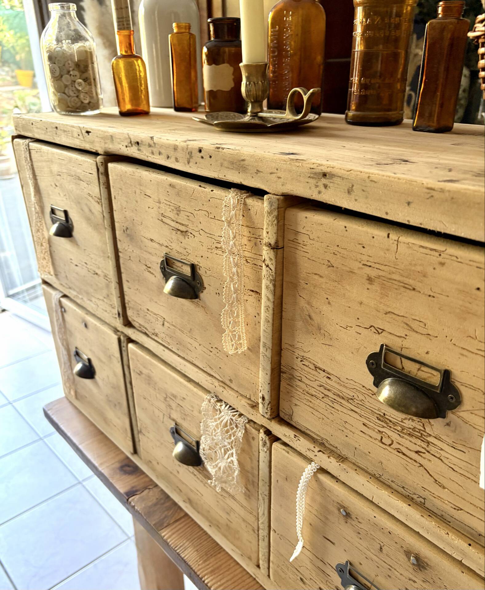 Workshop cabinet with drawers