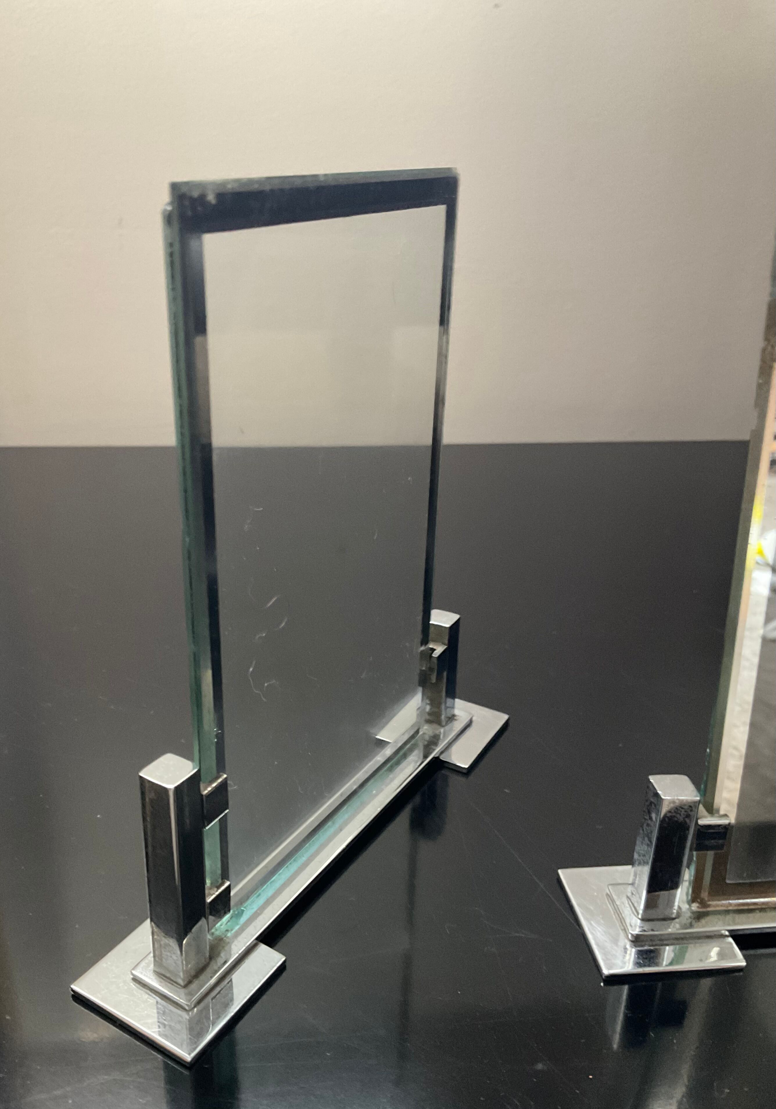 Pair of Art Deco frame to pose