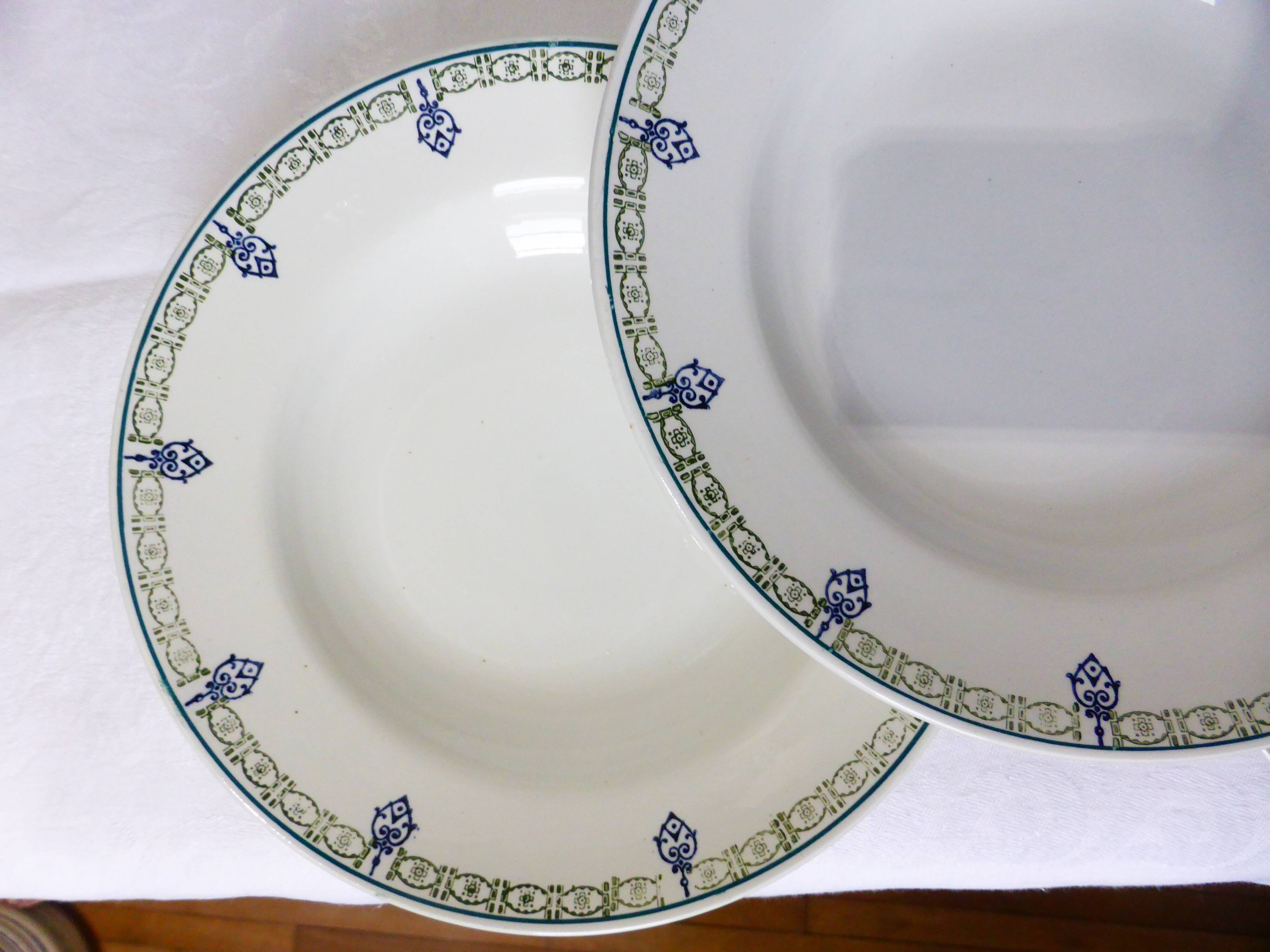 4 vintage deep plates from St Amand 211239