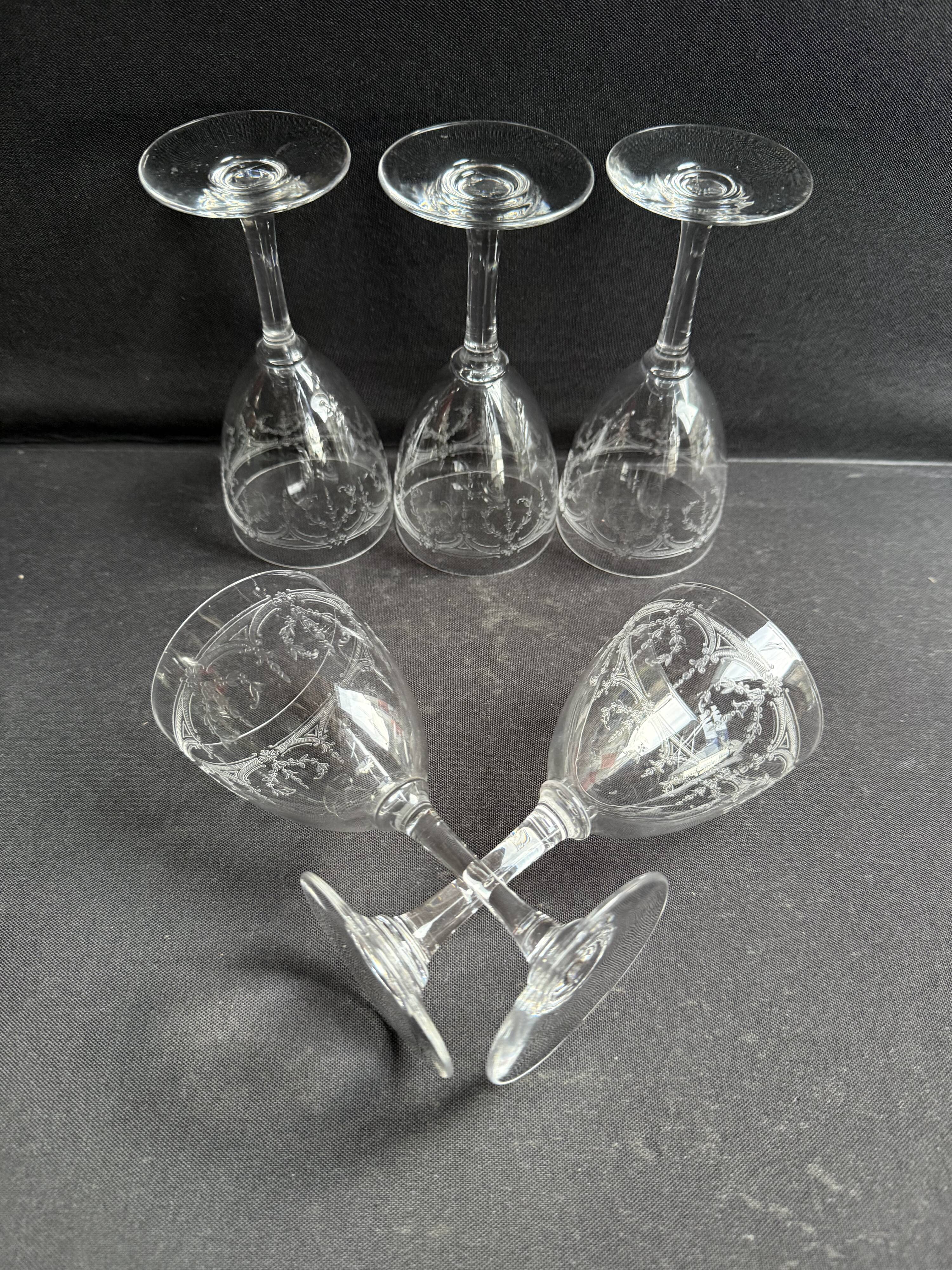 5 Saint Louis Manon wine glasses