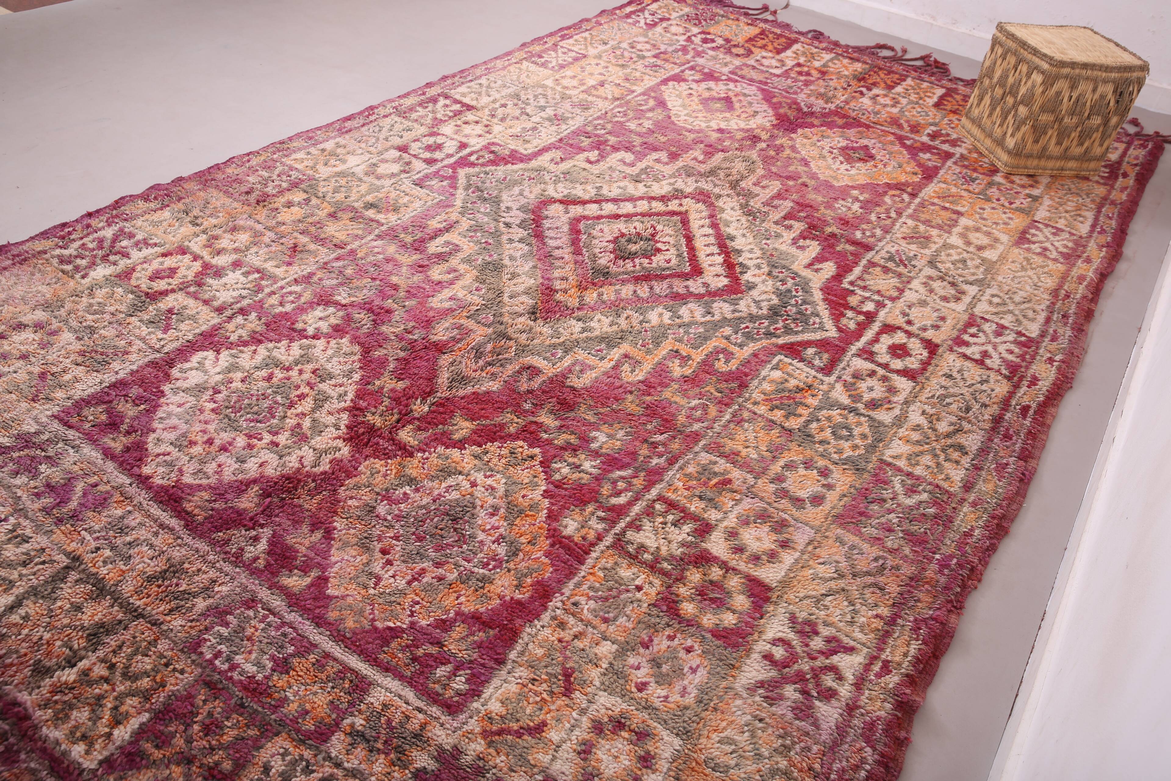Tapis marocain vintage violet 230 x 402 cm - Tapis en laine berbère ancien fait à la main