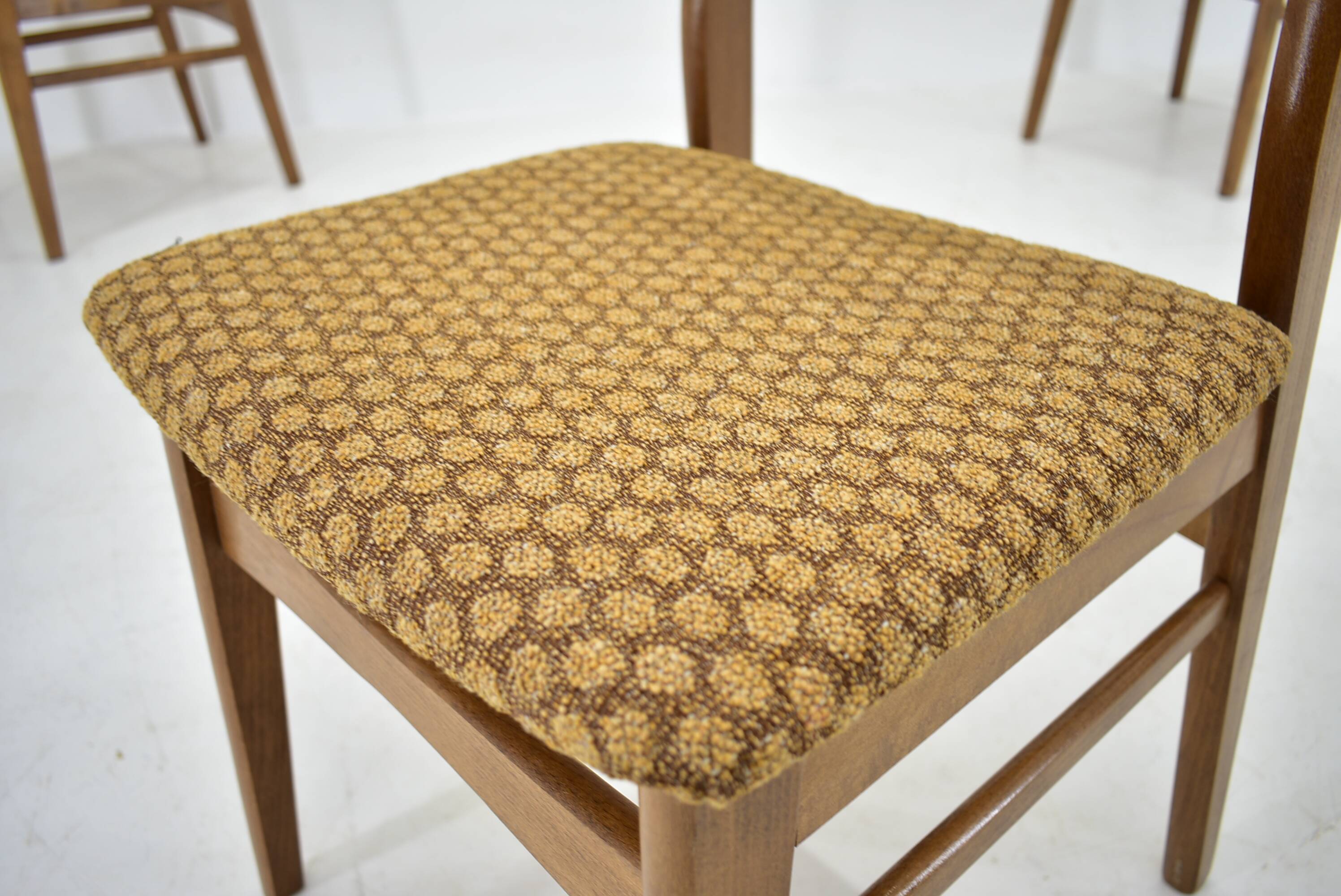 4 chaises de salle à manger en hêtre années 1960, Tchécoslovaquie