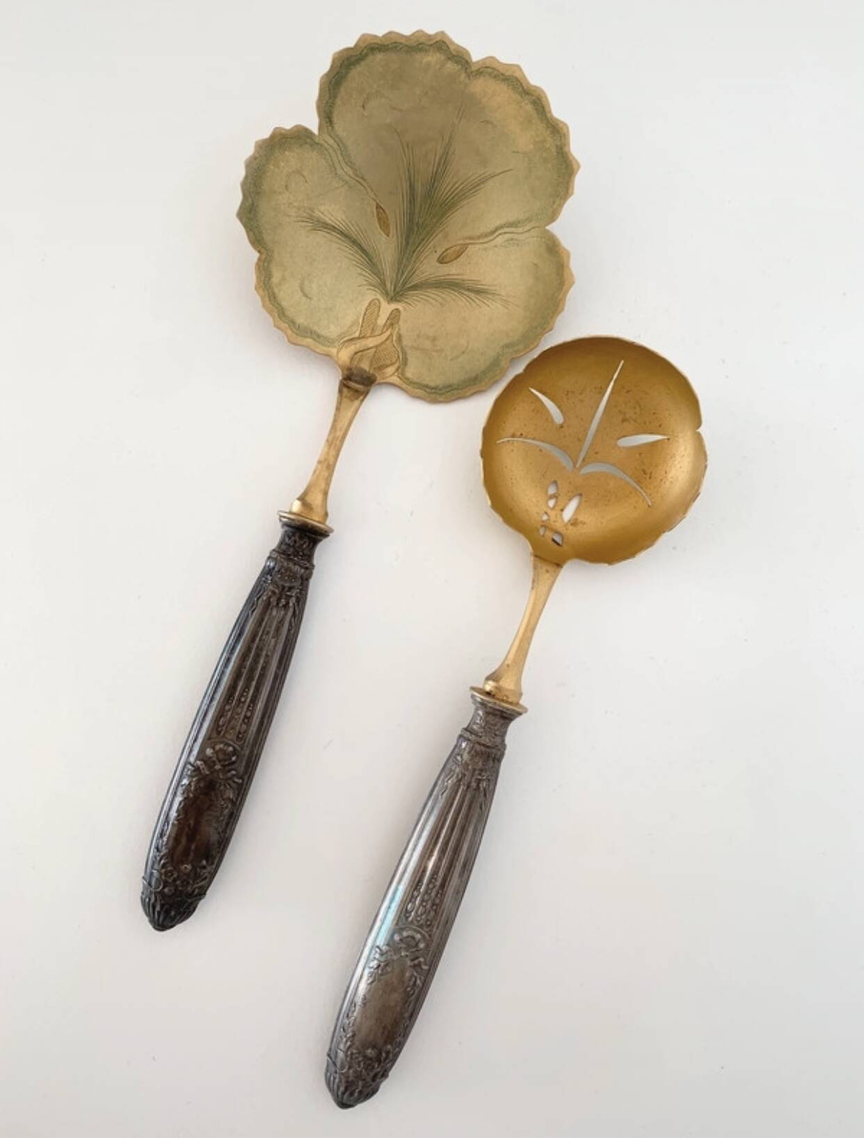 Silver-plated service cutlery with 950 thousandths and gold metal.