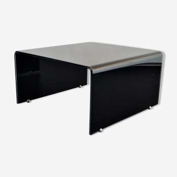 Bended black glass coffee table