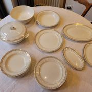 Table service in opaque porcelain with gold leaf.