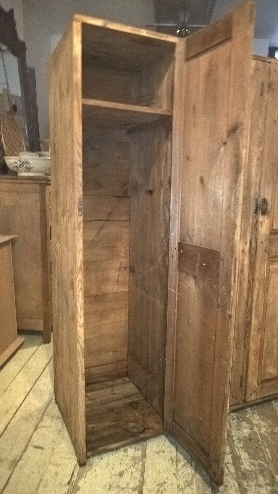 Cloakroom in coated solid wood