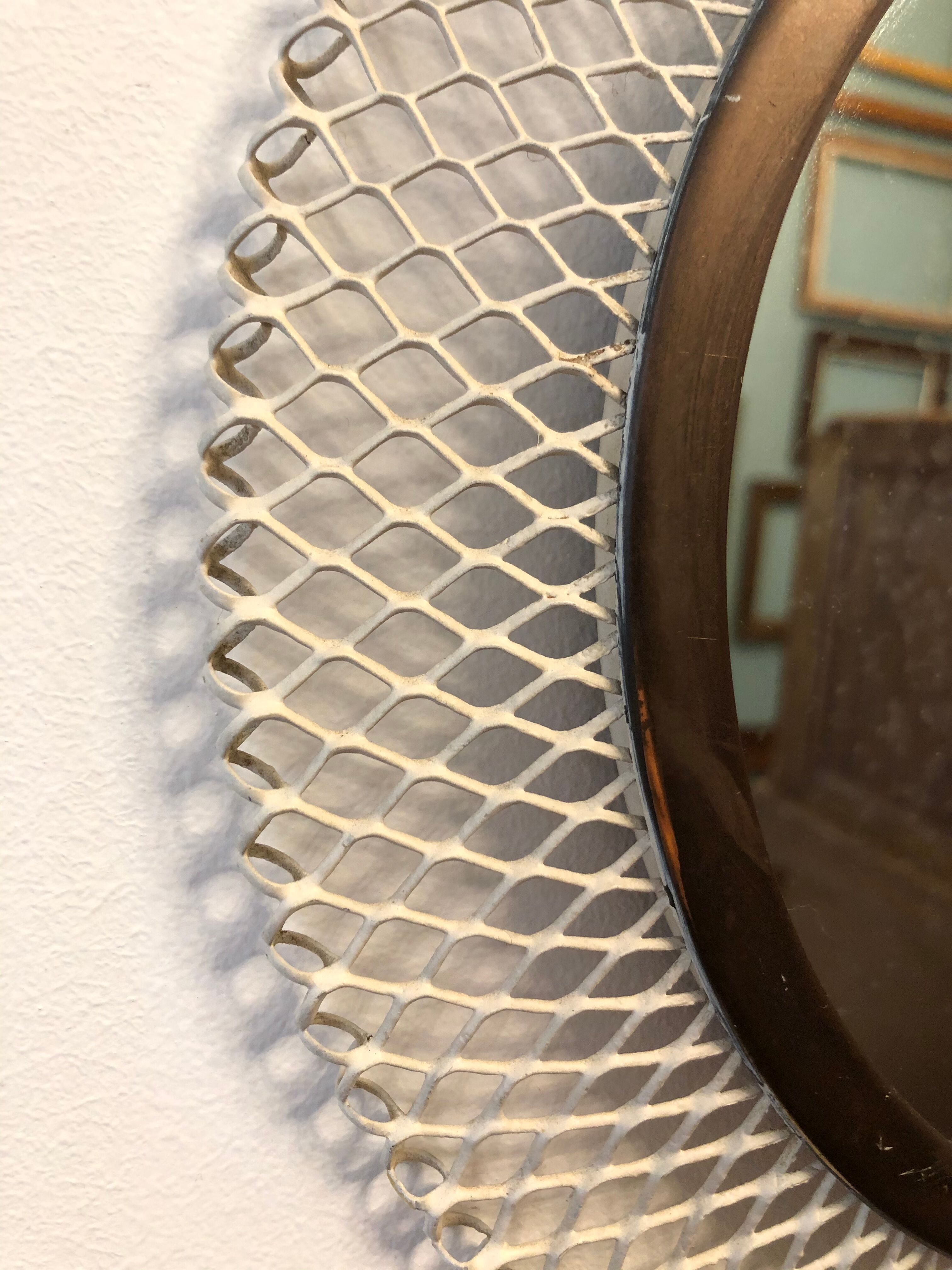 20th round mirror in white perforated metal 29x29cm