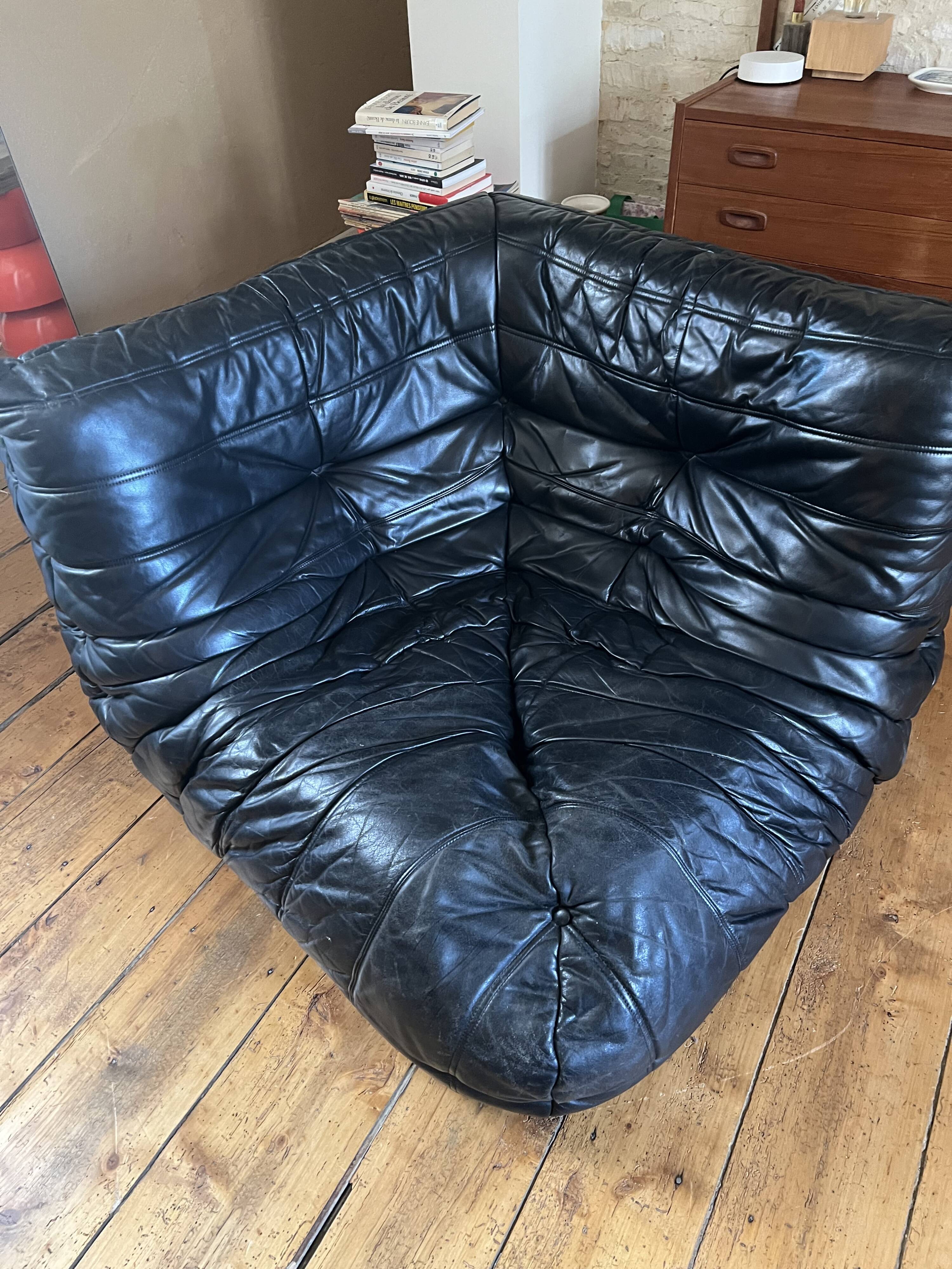 TOGO BLACK LEATHER corner armchair