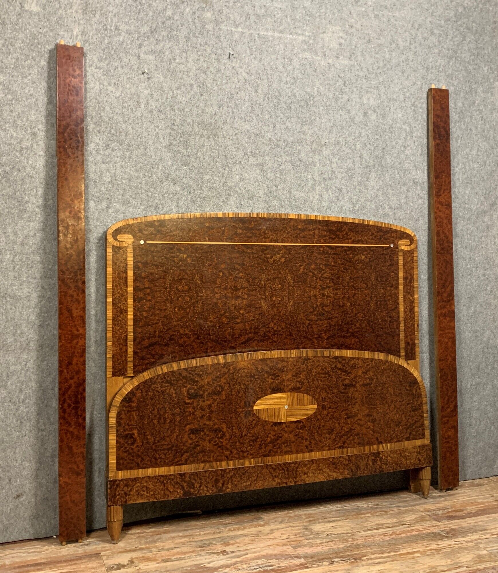 Art Deco period bed in marquetry of Loupe and Lemon tree around 1925