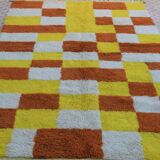 Tapis berbère marocain béni ouarain damiers jaune et marron
