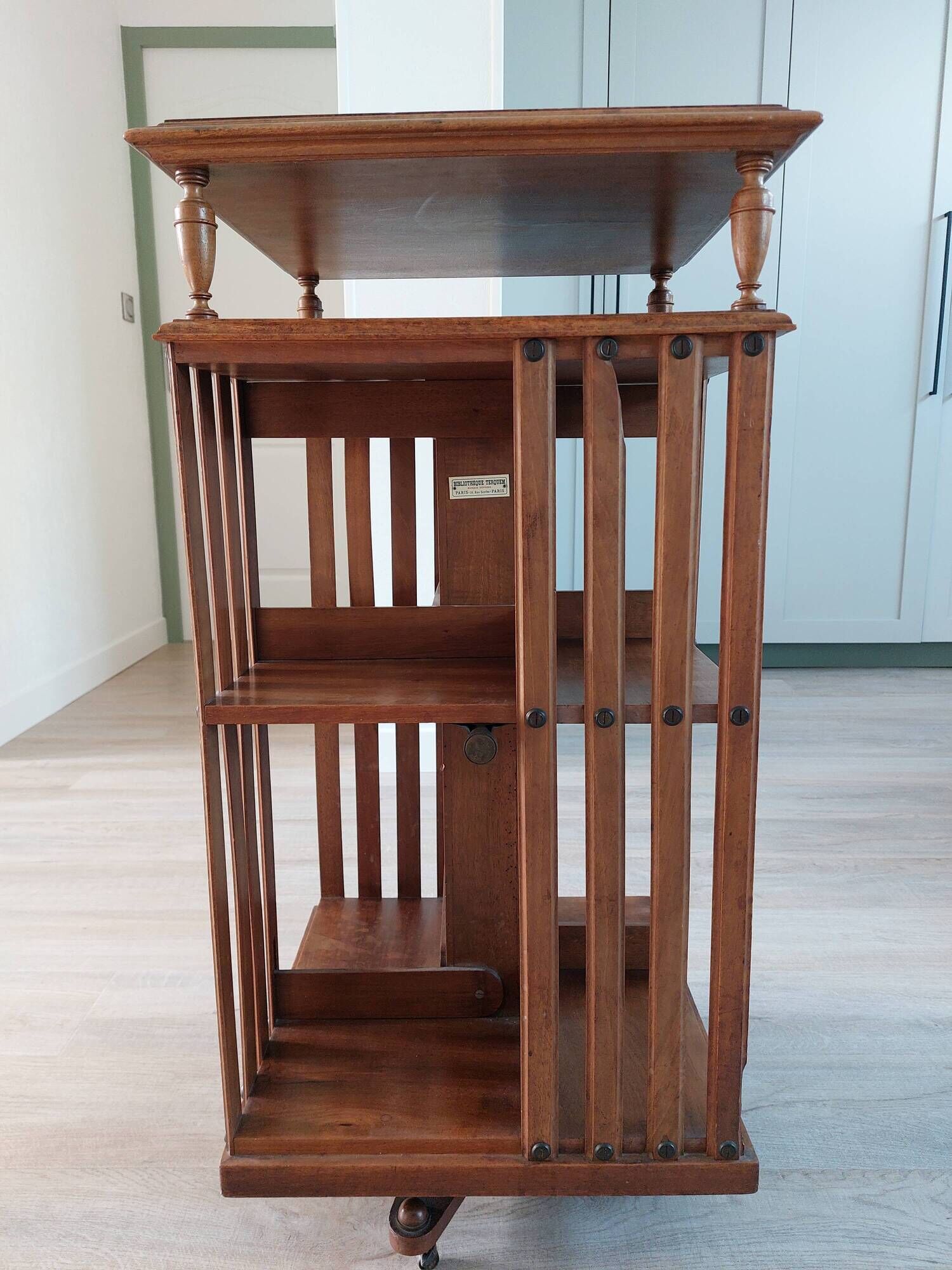 Rotating library terquem