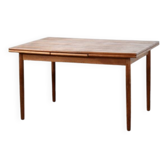 Table extensible en teck danois du milieu du siècle par AM Mobelfabrik.