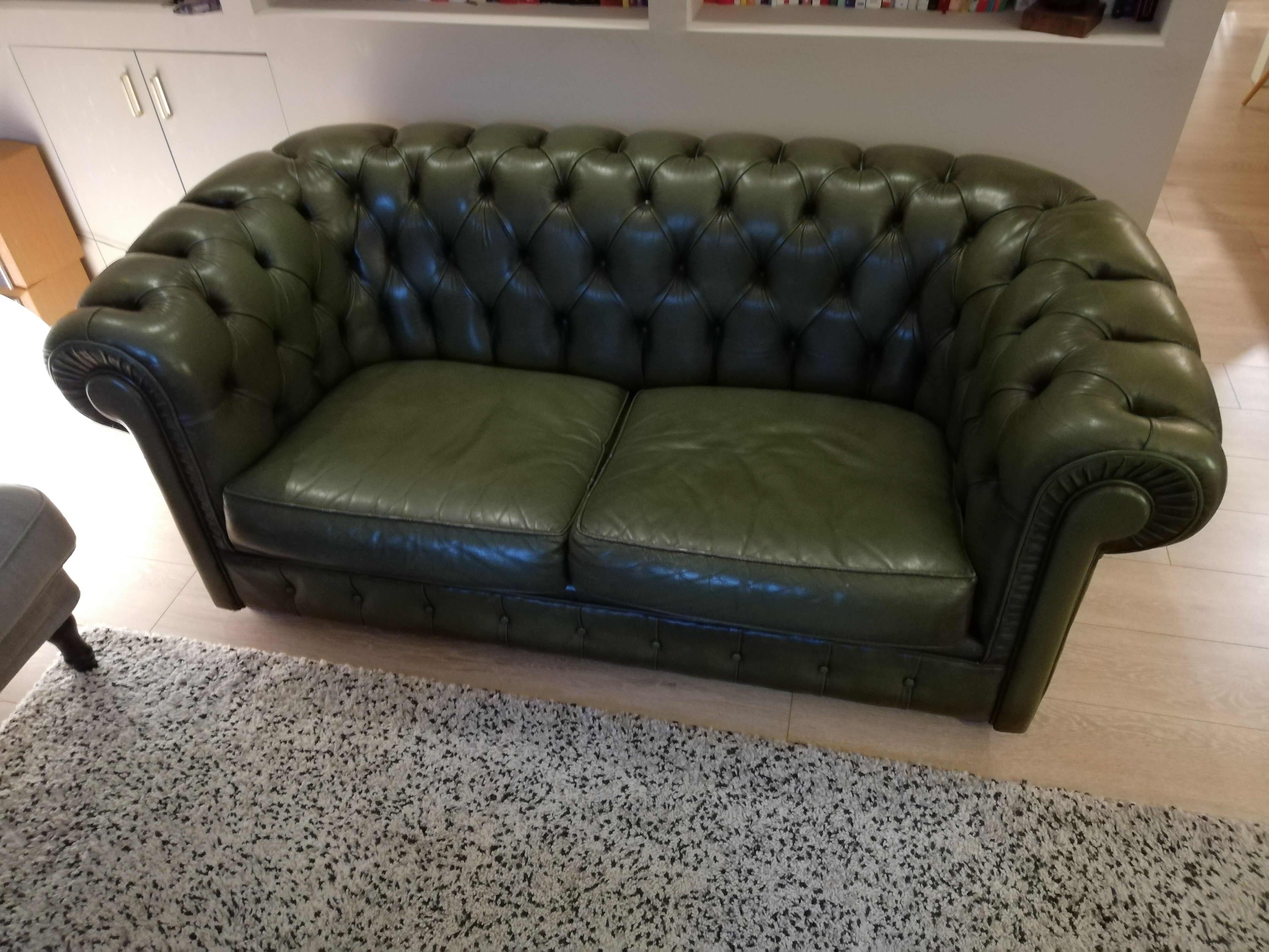 2-seater Chesterfield Sofa