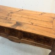 Bureau provincial marqueté en merisier massif XX siècle