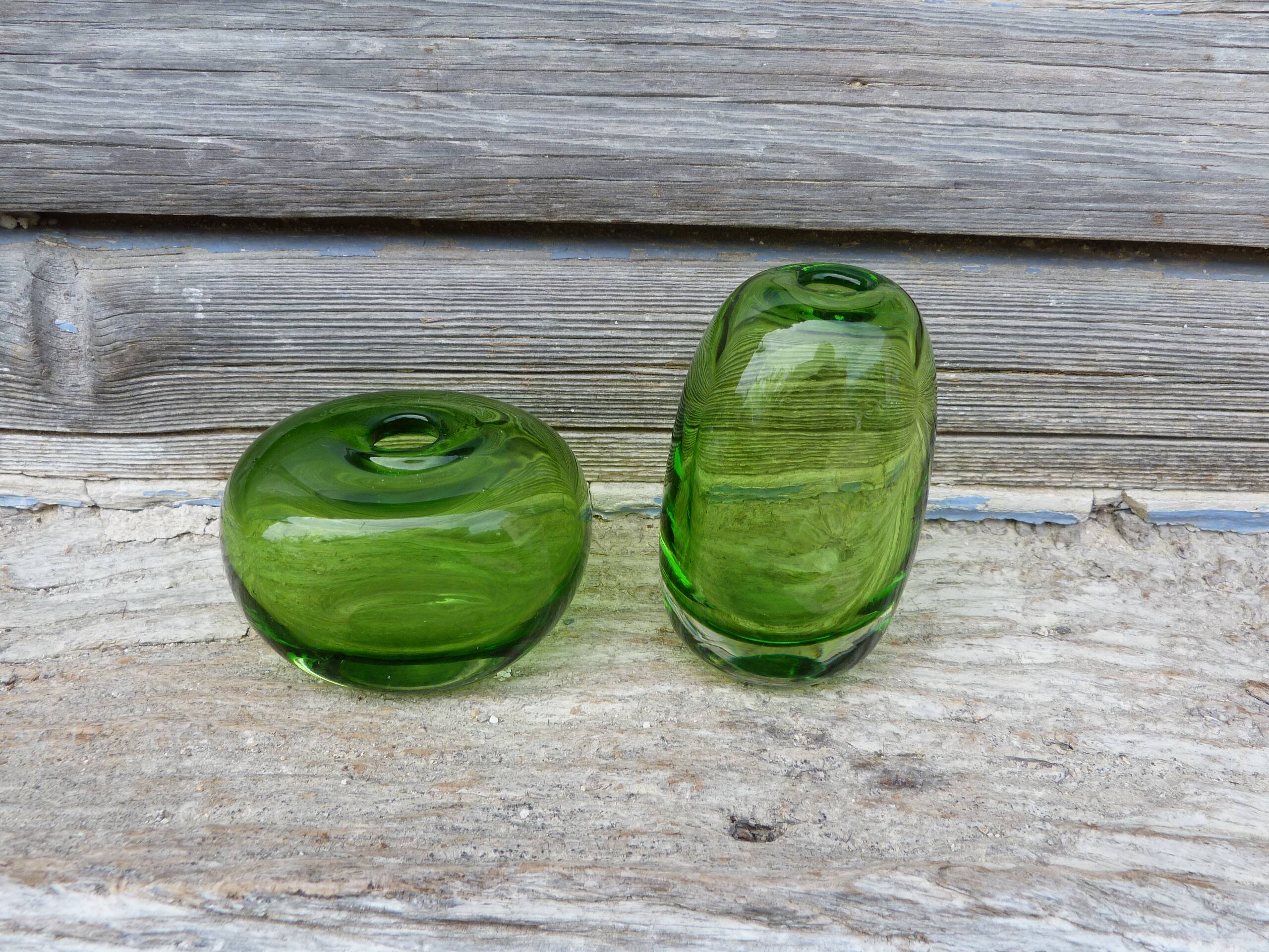 Vintage 1970 set of 2 small green blown glass vases