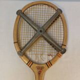 Old wooden tennis racket doria special