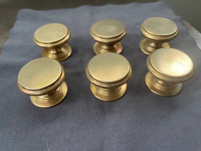 6 antique bronze handle buttons