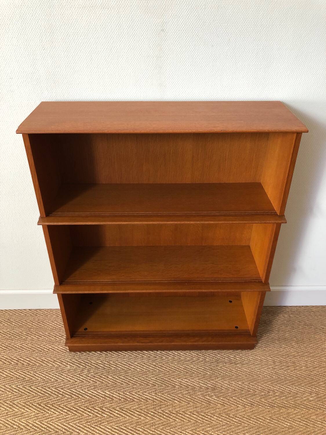 Shelf / display case