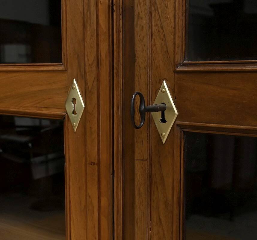 Bookcase in Solid Walnut, Louis XVI style – Mid-19th century