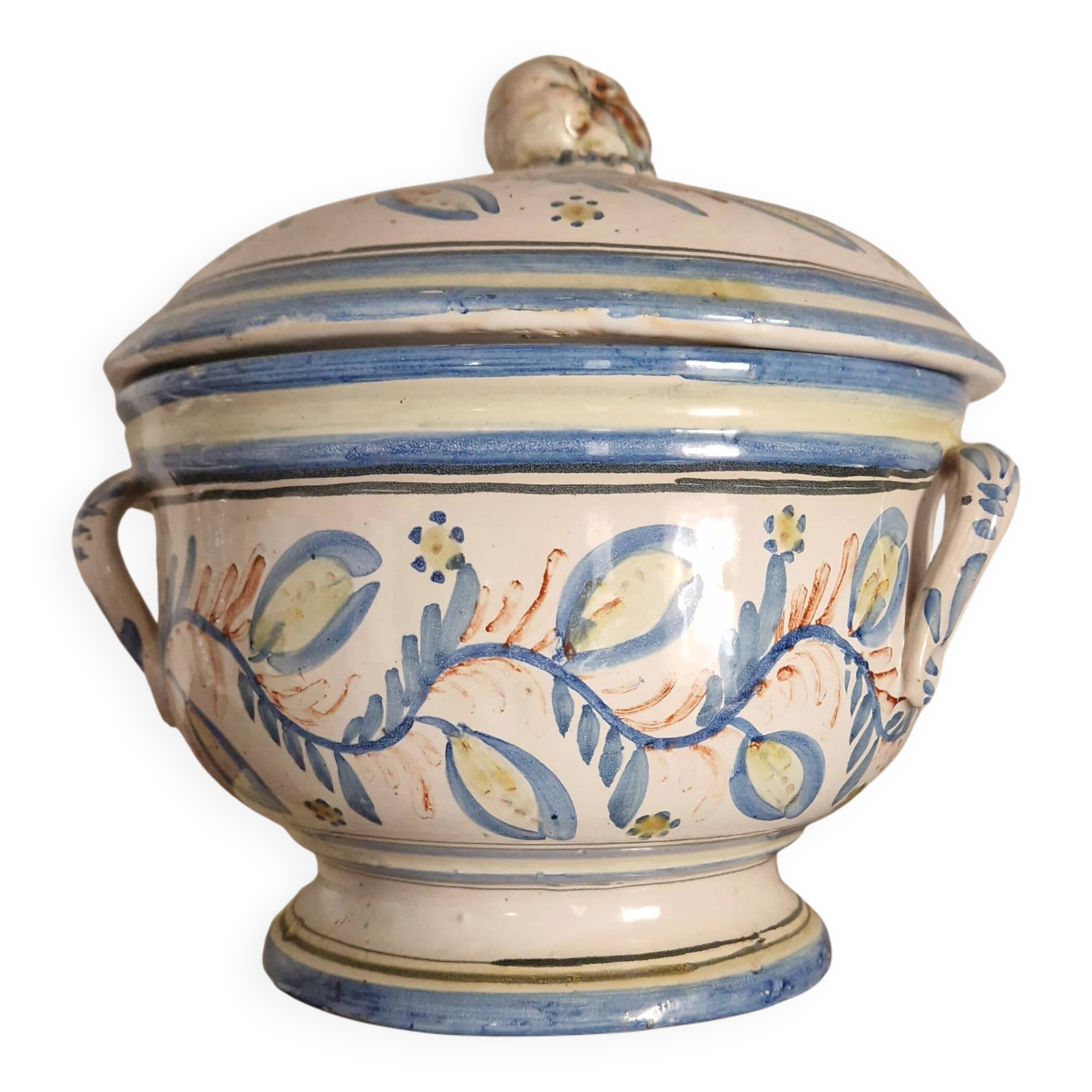 Soup tureen