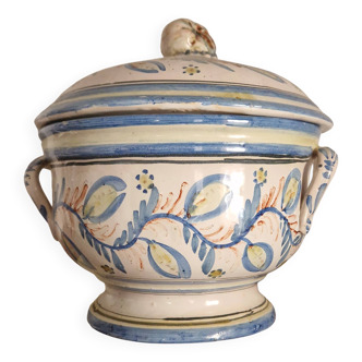 Soup tureen