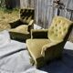 Paire de fauteuils en velours