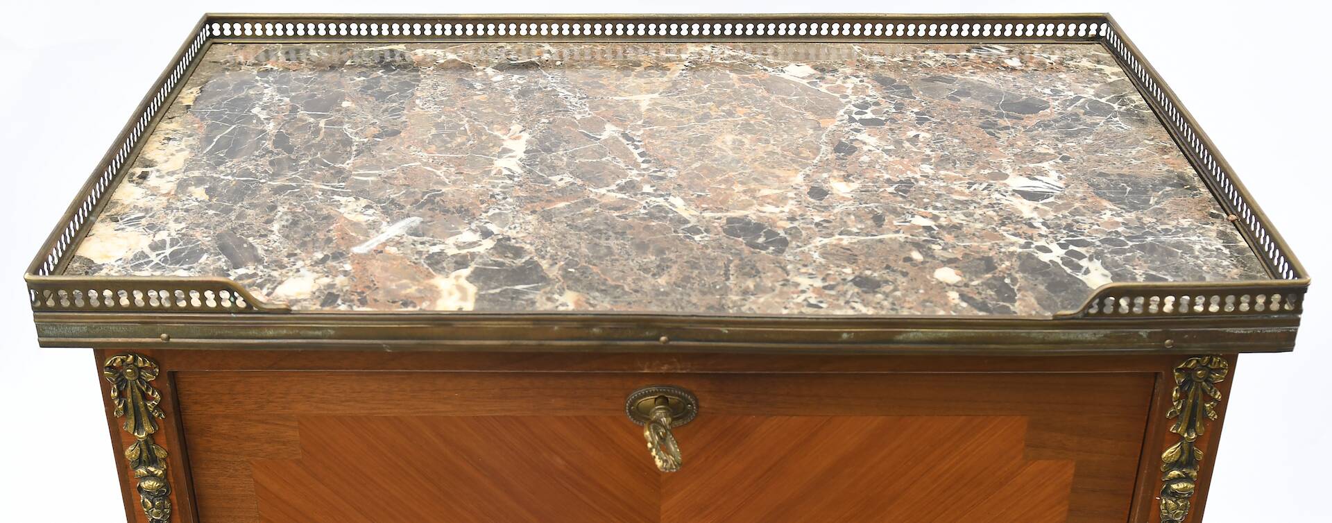 Transition style lady's secretary