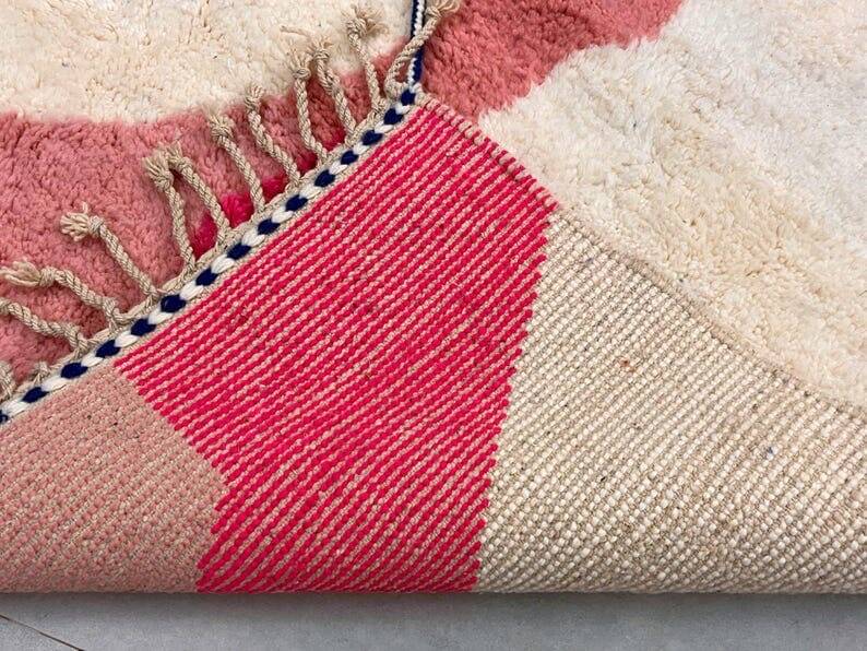 Hand-woven wool beni mrirt rug