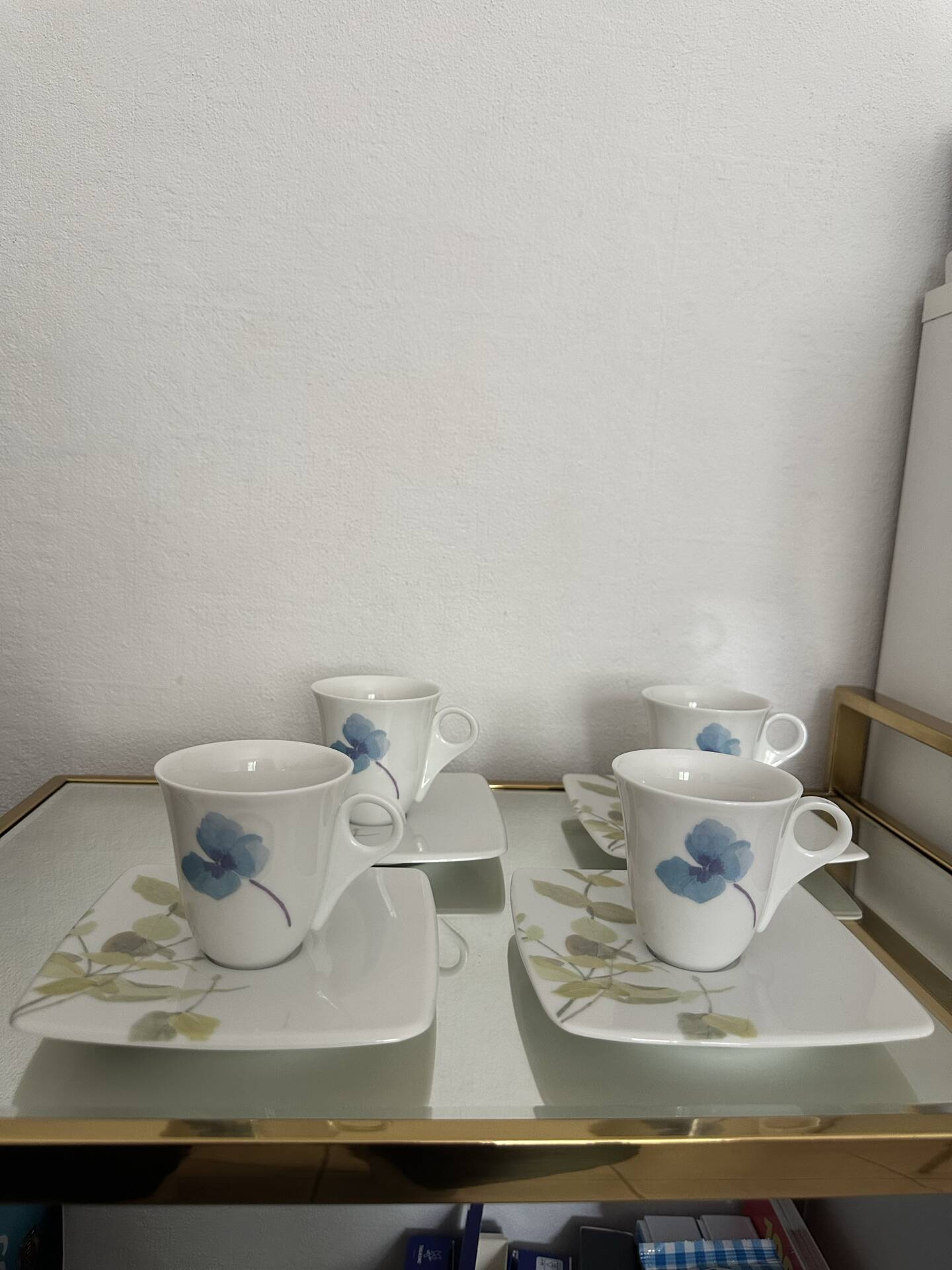 Set of 4 Limoges porcelain coffee cups "Hortensia" Guy Degrenne