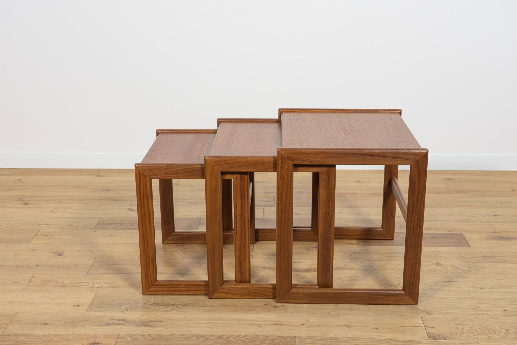 Tables Gigognes Mid-Century en Teck, Royaume-Uni, 1960s, Set de 3