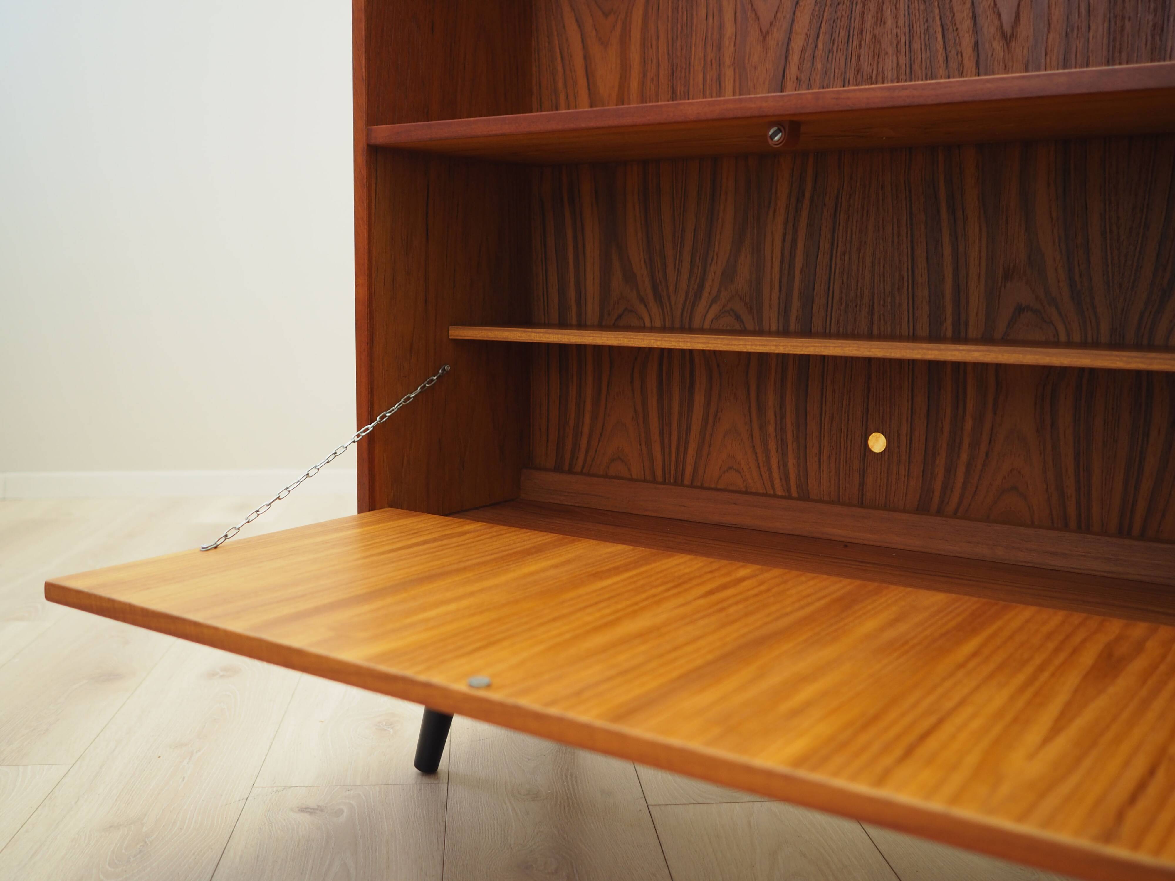 Bibliothèque en teck, design danois, années 1970, production : Danemark