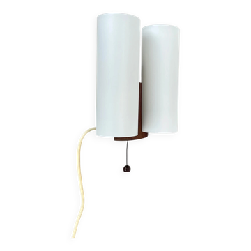 Lampe murale minimaliste en verre satiné blanc et bois de teck par LUXUS, Vittsjö, Suède, années 1970.
