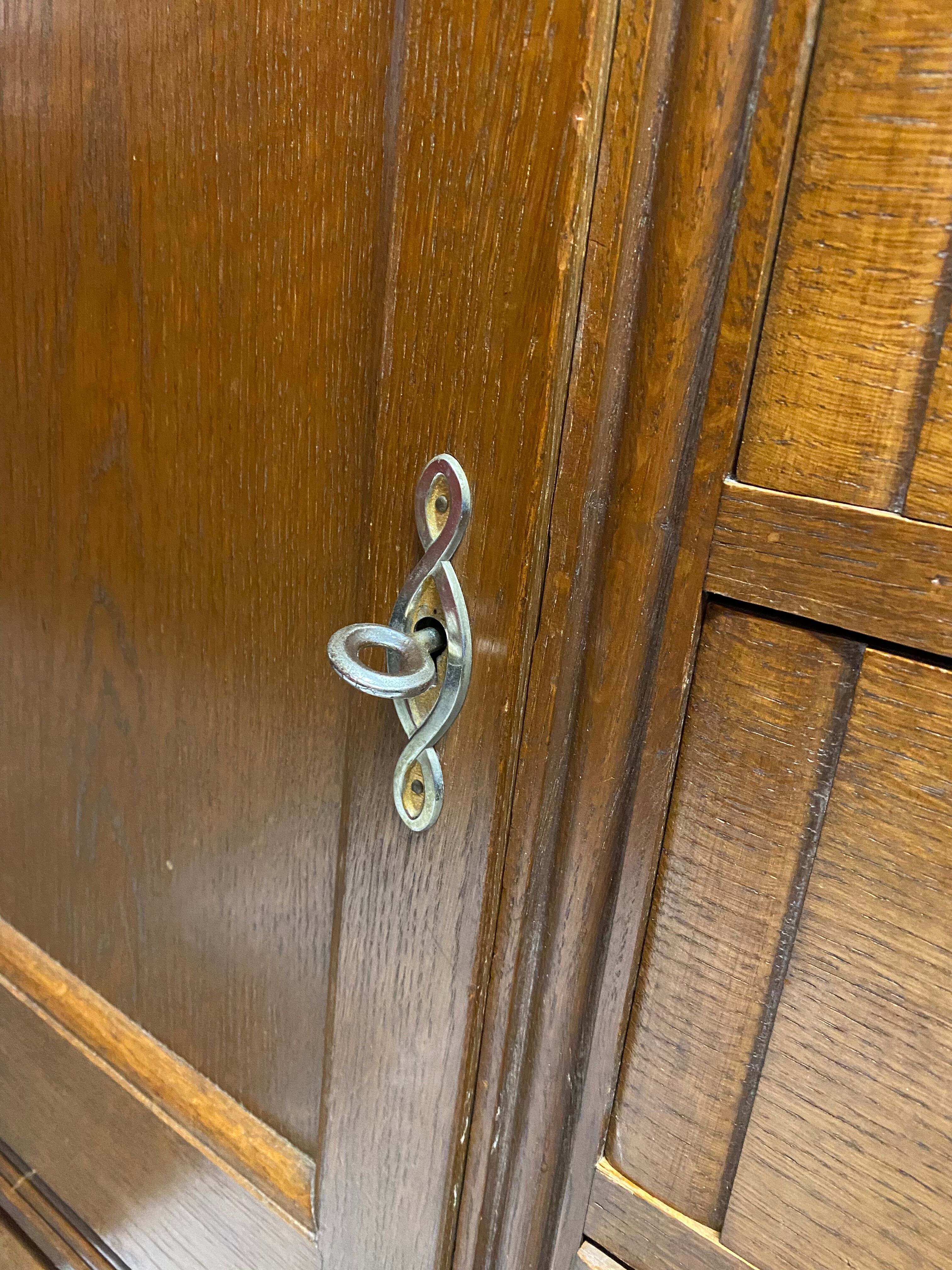 Art deco chest of drawers