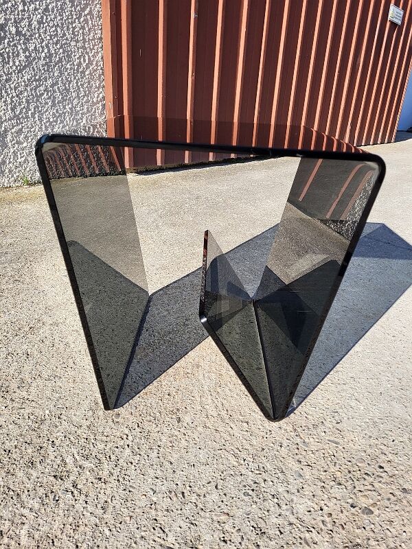 Table basse porte livres en verre 1970