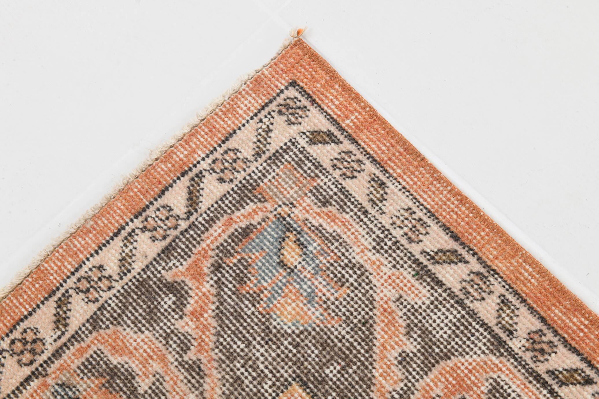 Tapis vintage orange et beige à médaillon central patiné, 157x299 Cm