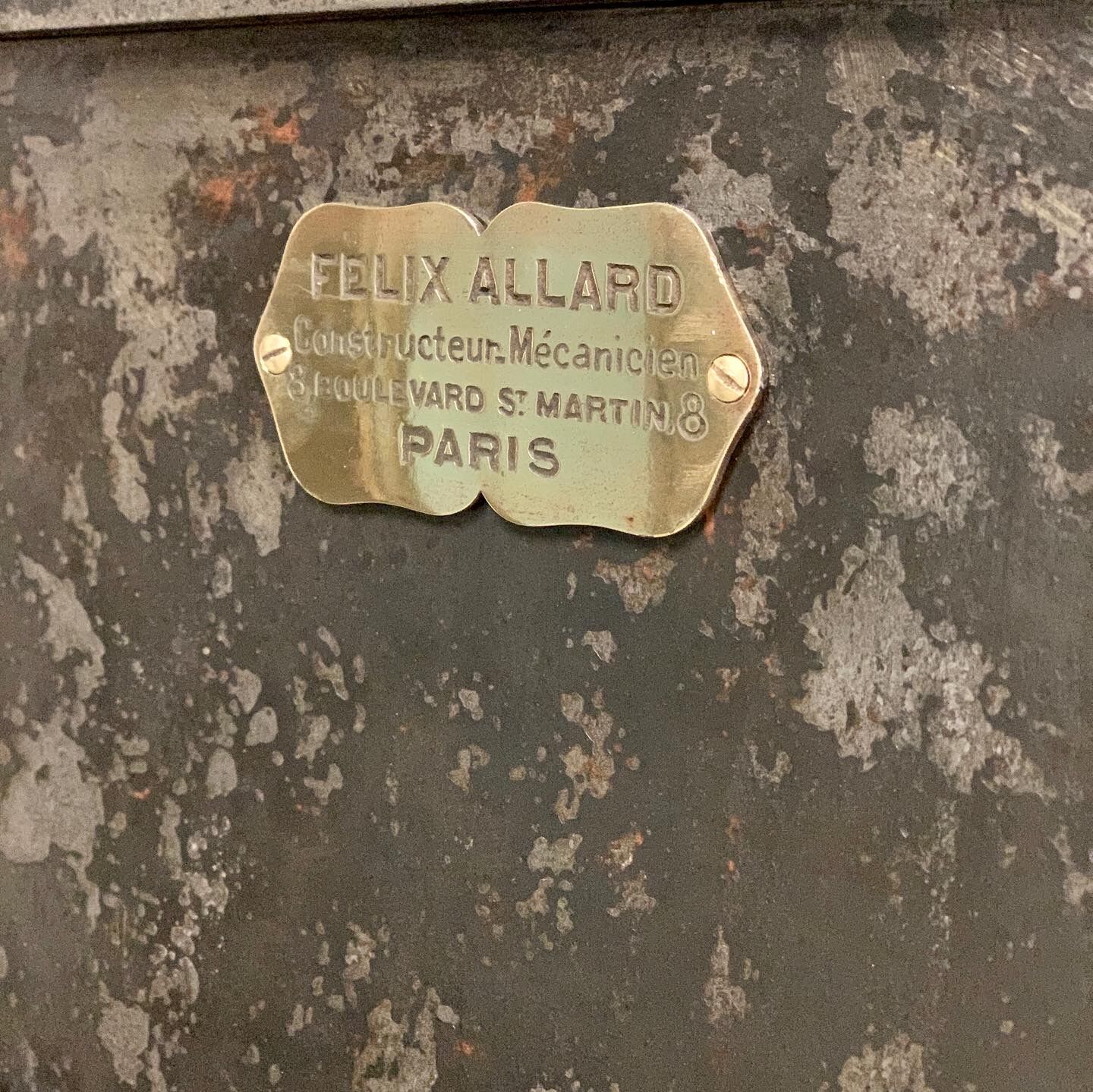 Old safe Félix Allard 1880