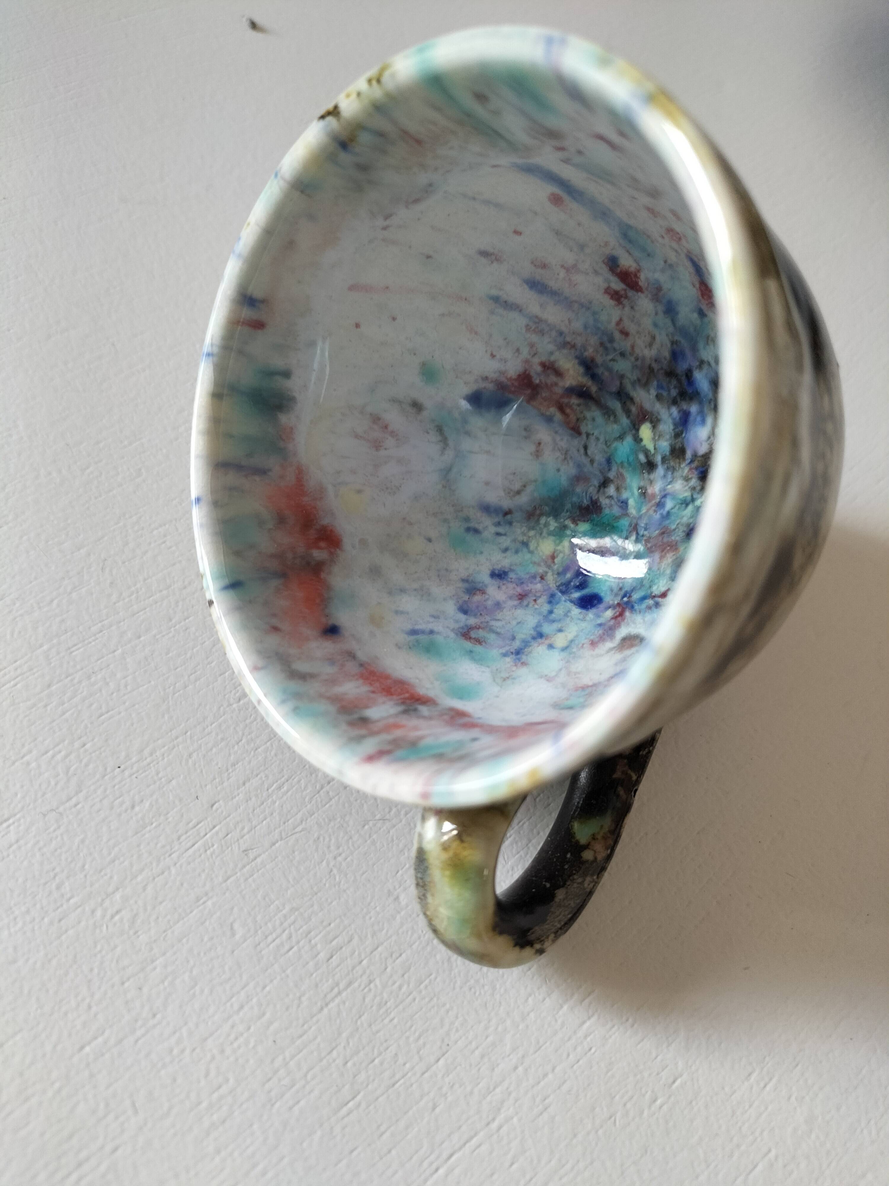 Tasses et soucoupes Morvan en céramique émaillée polychrome