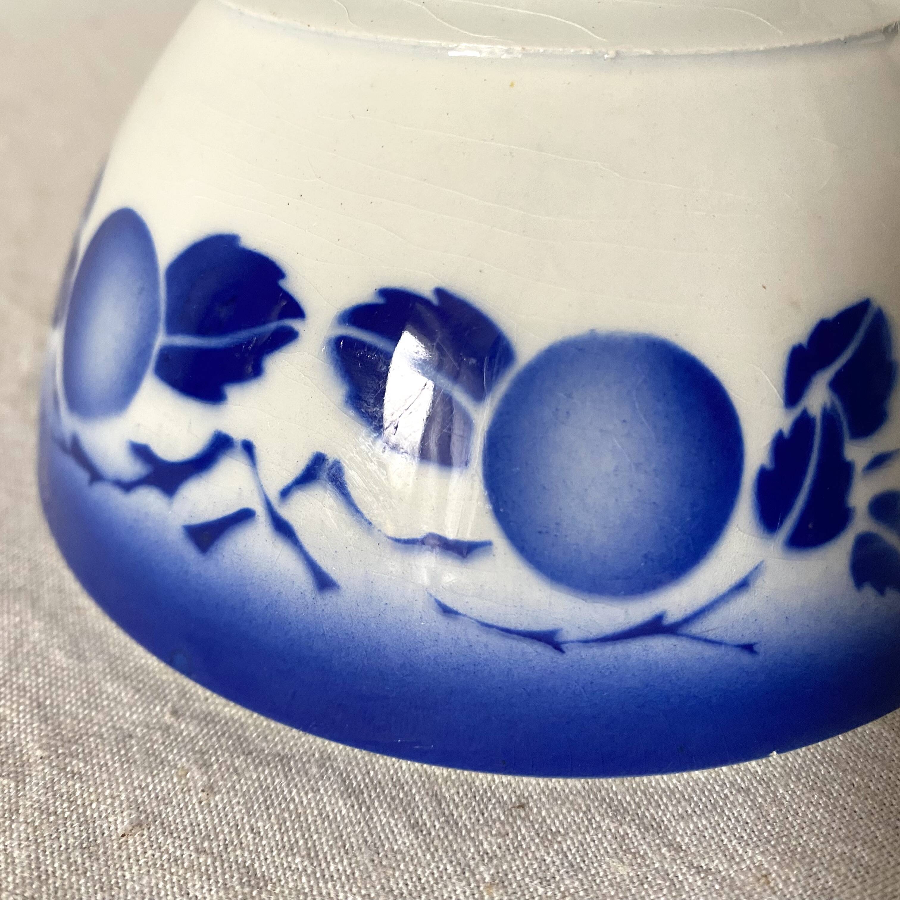 Old Badonciller bowl decorated with fruits