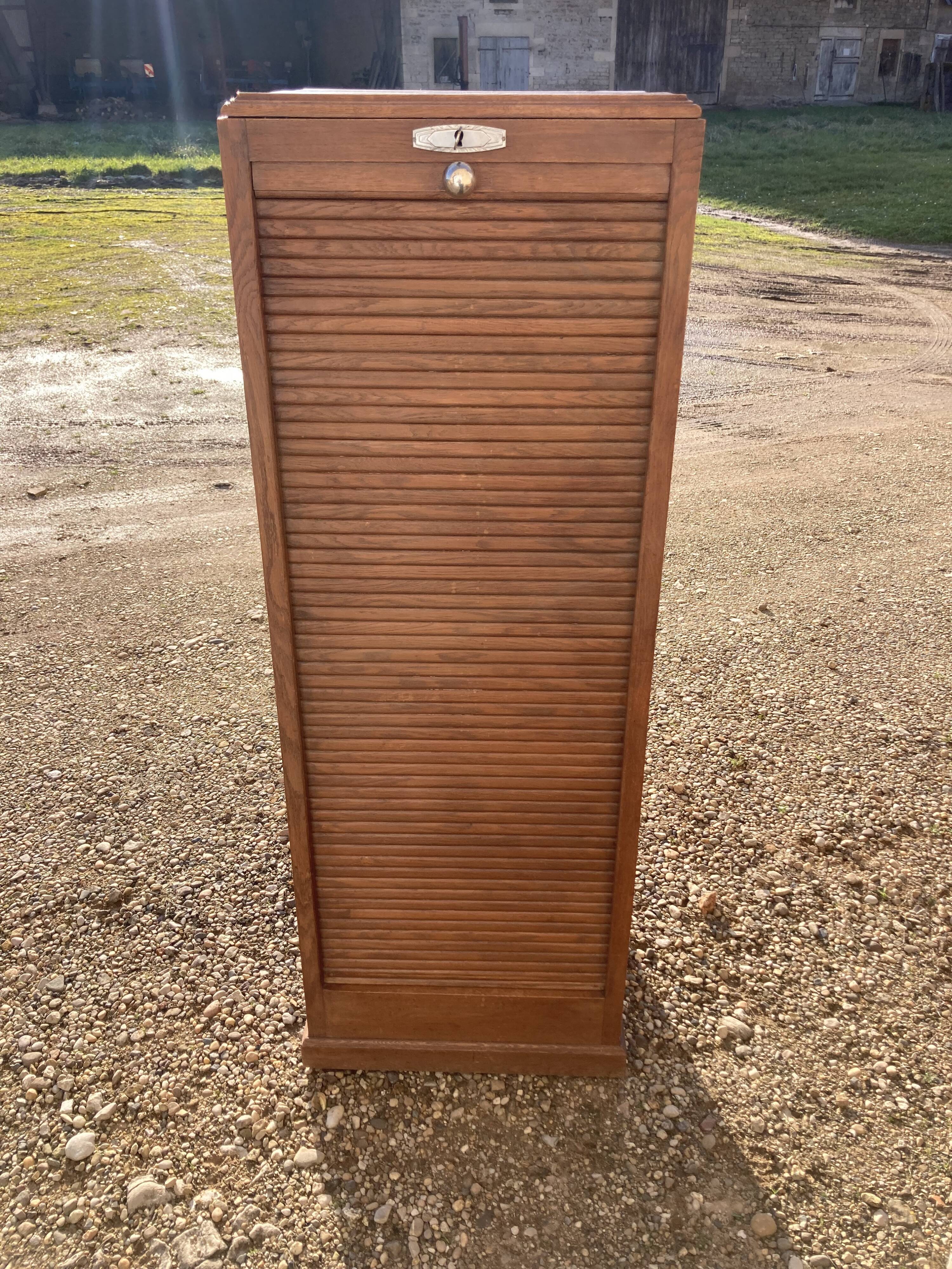 Simple notary curtain binder