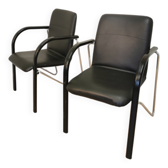 Lot de 2 chaises de bureau vintage en cuir noir piètement chromé accoudoirs plastique / chambre rétro années 80
