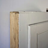 White and wood bonnet