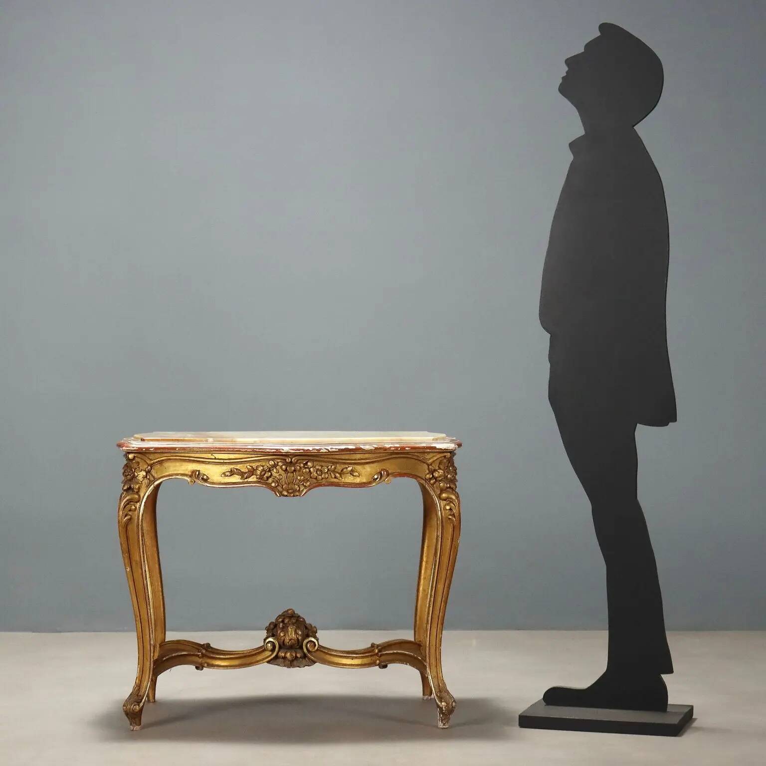 Petite table ancienne style baroque en bois sculpté, Italie, XIXe siècle