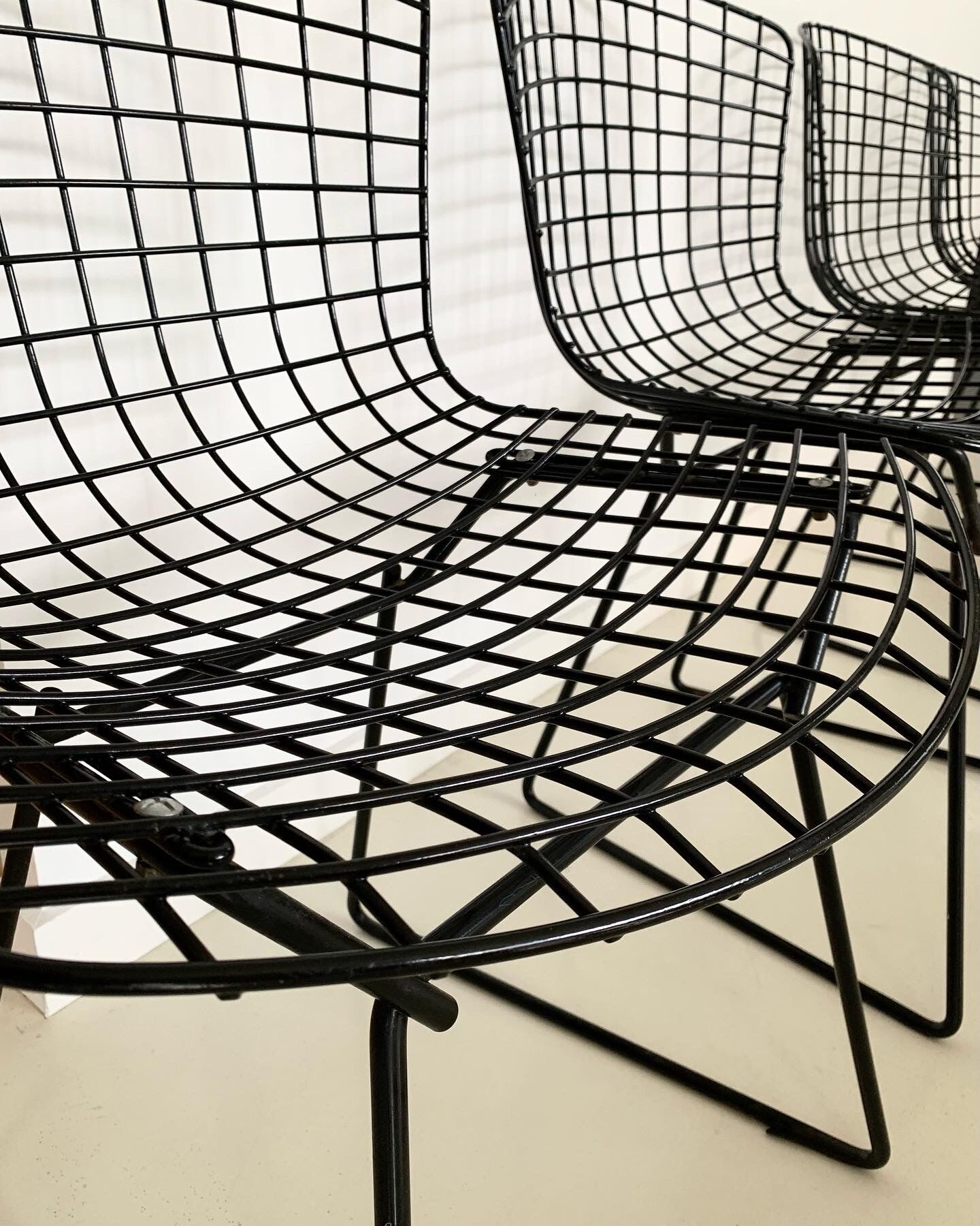 Suite of four chairs From Harry Bertoia for Knoll 70s