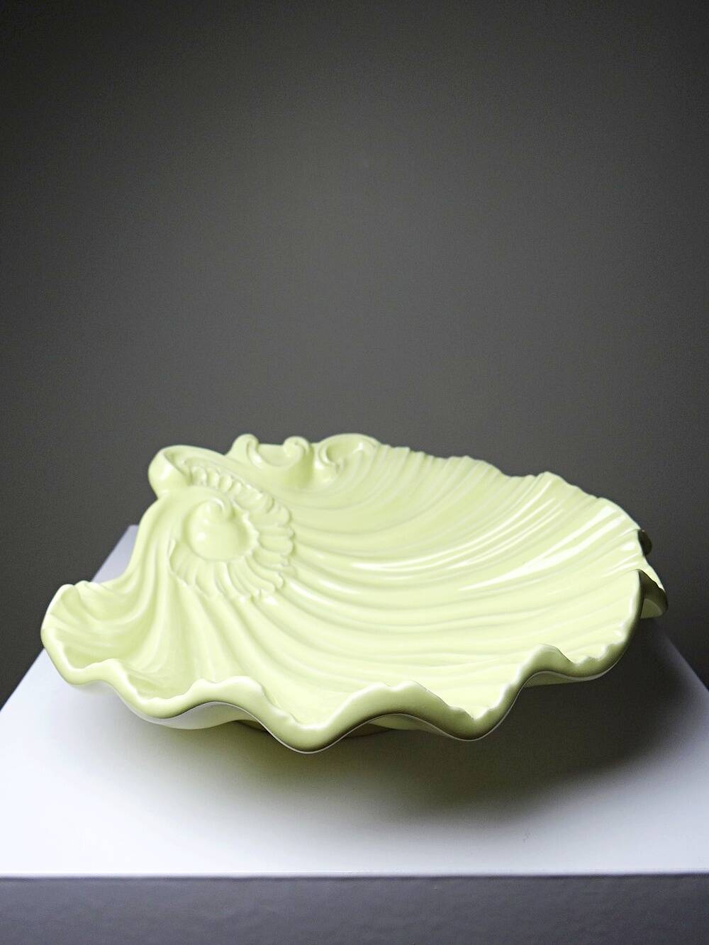 Small vintage rococo-style earthenware bowl or trinket dish with seashell motif, 1970s-80s