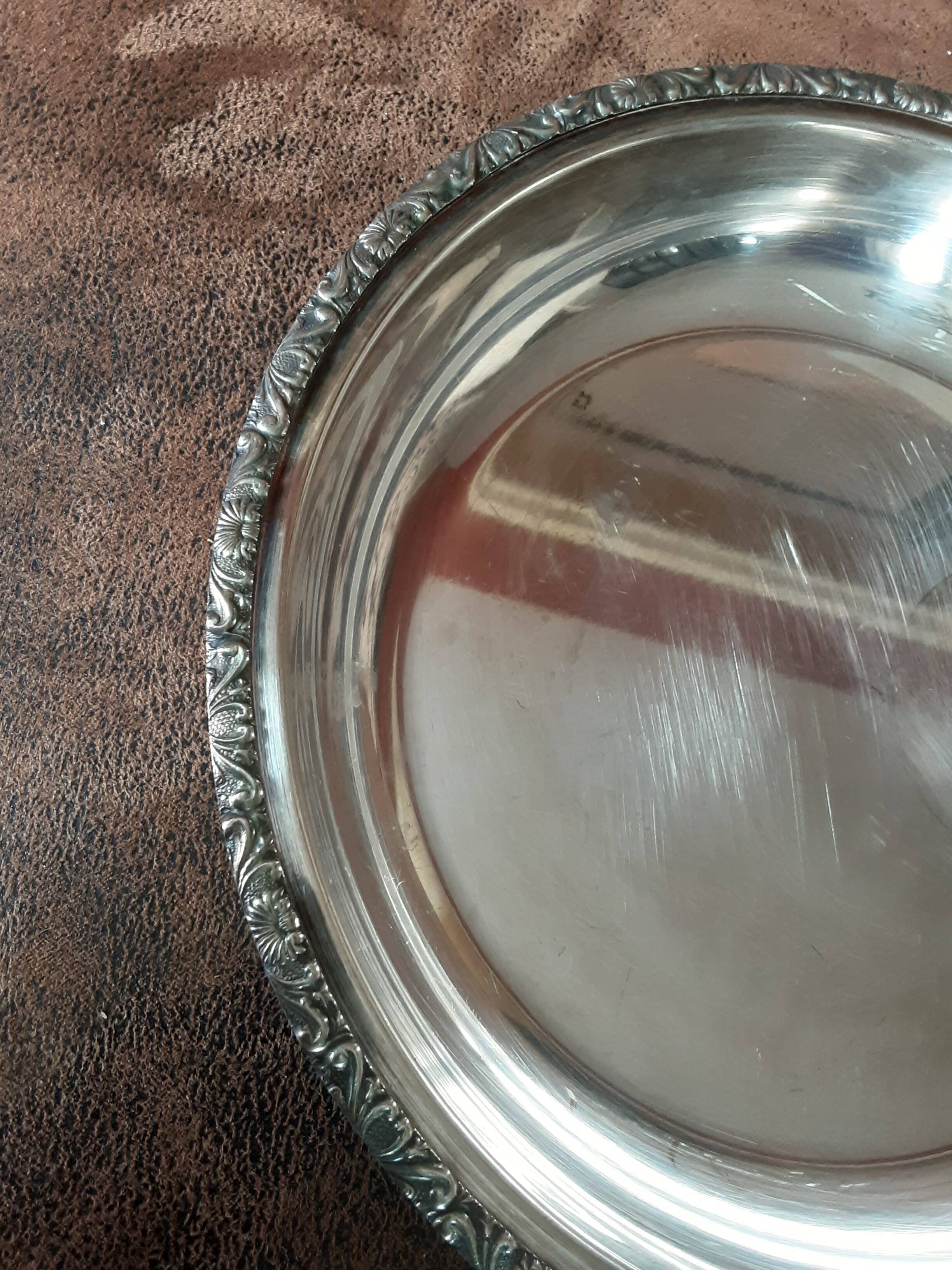 Hollow round silver metal dish